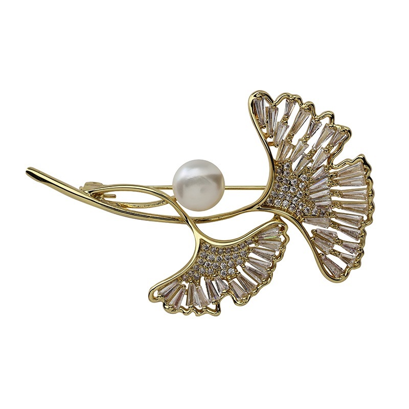 イチョウモチーフ　デザインブローチ ゴールドカラー