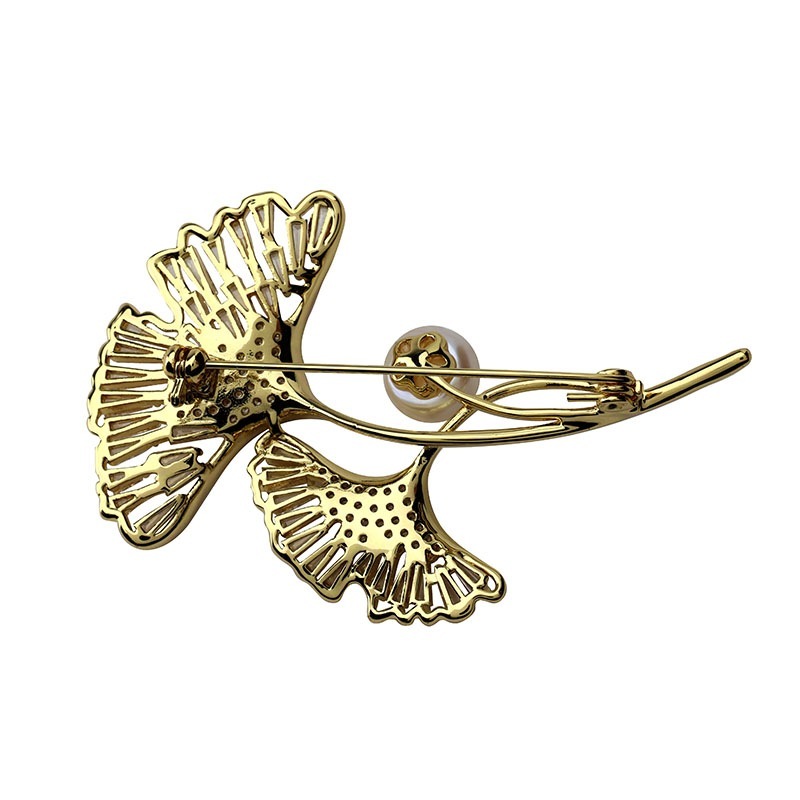 イチョウモチーフ　デザインブローチ ゴールドカラー