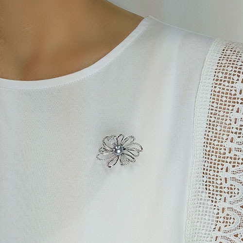 貝パール　クラシカルデザインブローチ グレーカラー