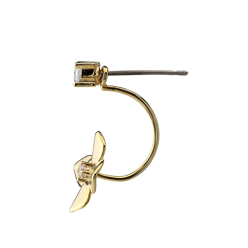 デザイン　ピアス ゴールドカラー