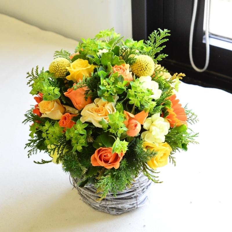 【おまかせアレンジメント オールラウンドタイプMsize】お好みの色やトーンを選んでいただき花材はお任せの生花のアレンジメントです。色は6色、トーンは4タイプからお選びいただけます。お誕生日や歓送迎、展示会、発表会、結婚のお祝い、お見舞いなどに。