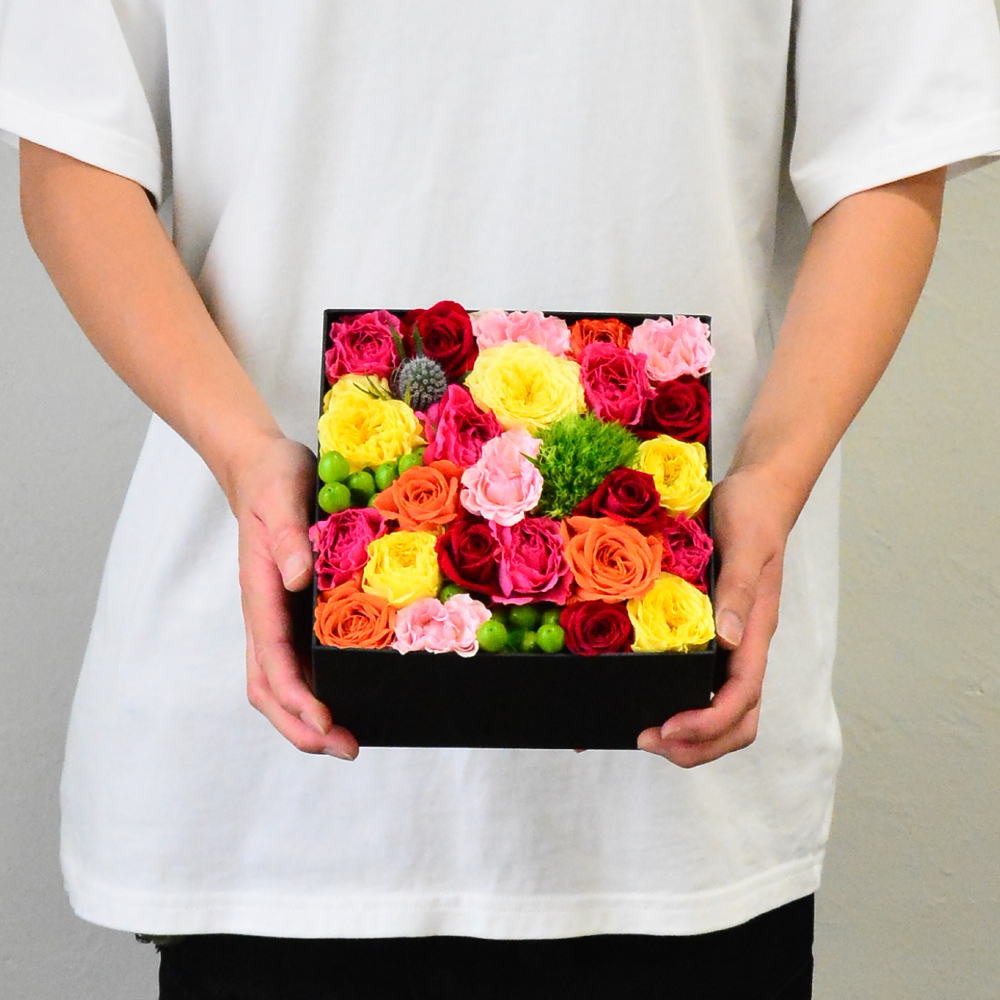 花 フラワーアレンジメント ボックス 生花 ボックスアレンジメント 誕生日 ギフト お祝い アレンジメント お礼 フラワーボックス ボックスフラワー バラの花がいっぱい詰まったボックス アレンジ バラ プレゼント 結婚 送別 フラワー おしゃれ 豪華 a お花