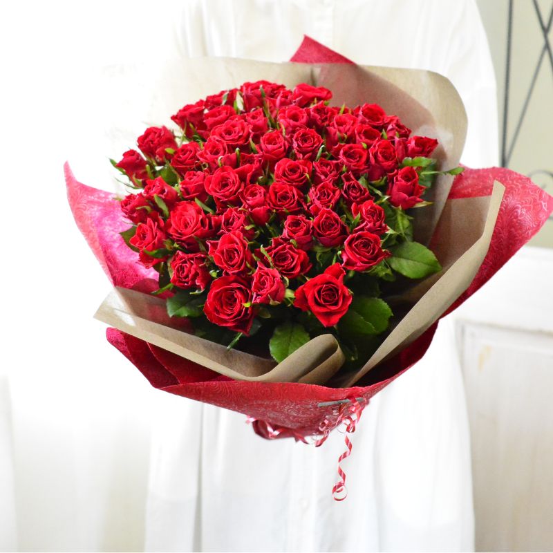 花 花束 誕生日 生花 バラ 50本 赤 黄 ピンク プレゼント 薔薇 フラワーギフト 御祝 華やか 長寿祝い 古希 喜寿 発表会 プロポーズ 退職祝い ギフト おしゃれ きれい a お花