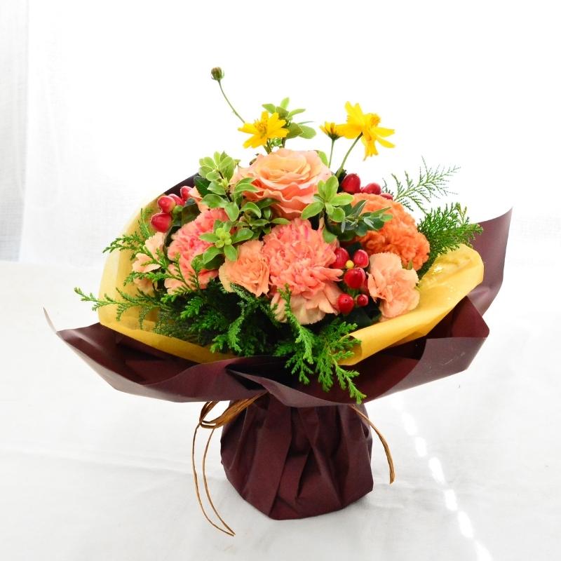 【ラッピングのまま飾れる花束】届いた花束をラッピングしたまま立たせた状態で飾ることの出来る花束です。色のバリエーションは13種類。誕生日や敬老の日、送別にも。生花の花束です。送料無料。14時までのご注文で翌日お届け(お届け可能地域はページ内の地図参照)