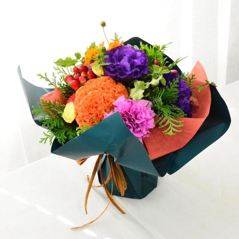 【ラッピングのまま飾れる花束】届いた花束をラッピングしたまま立たせた状態で飾ることの出来る花束です。色のバリエーションは13種類。誕生日や敬老の日、送別にも。生花の花束です。送料無料。14時までのご注文で翌日お届け(お届け可能地域はページ内の地図参照)