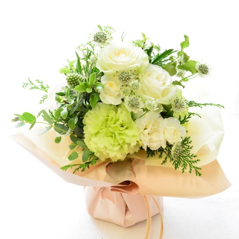 【ラッピングのまま飾れる花束】届いた花束をラッピングしたまま立たせた状態で飾ることの出来る花束です。色のバリエーションは13種類。誕生日や敬老の日、送別にも。生花の花束です。送料無料。14時までのご注文で翌日お届け(お届け可能地域はページ内の地図参照)