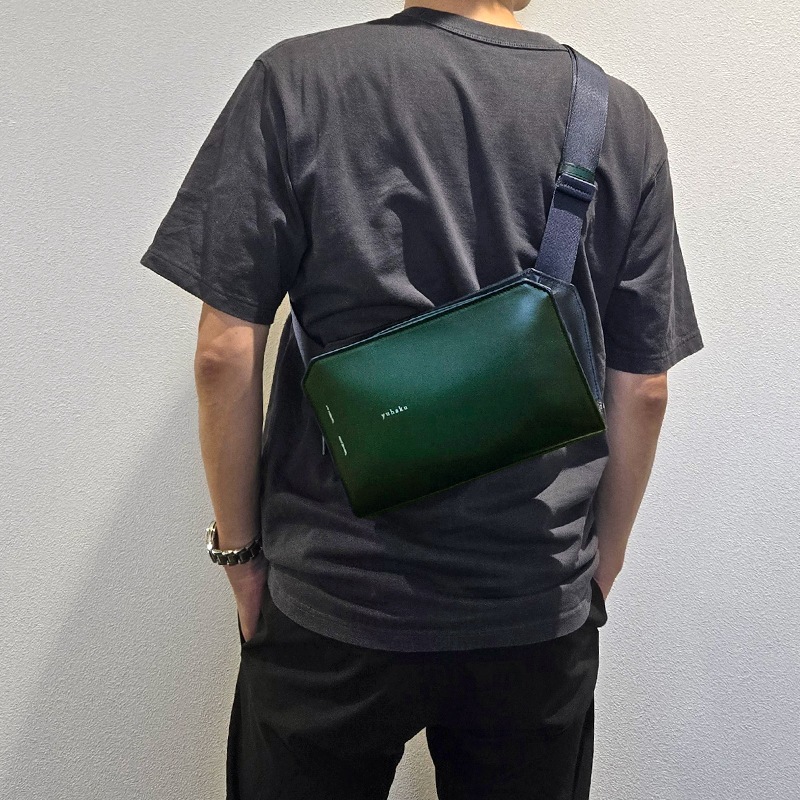 yuhaku ボディバッグ ペイズリー柄 バッグチャーム付き yuhaku ボディバッグ ペイズリー柄 バッグチャーム付き yuhaku
