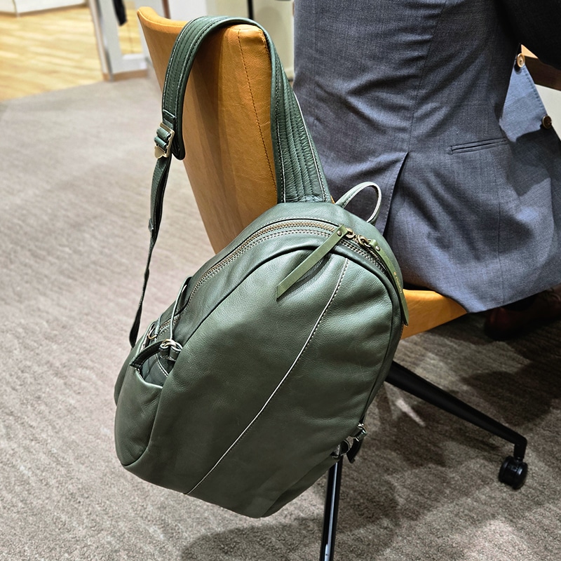 フラソリティ Flathority キップレザーコーカサスリュック S Caucasus
