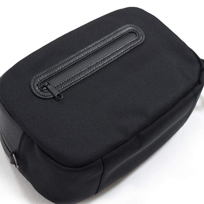 新品✦マークアンドロナ✦24年秋冬CD10レザー調ボールポーチ✦ブラック 新品✦マークアンドロナ✦24年秋冬CD10レザー調ボールポーチ✦ブラック