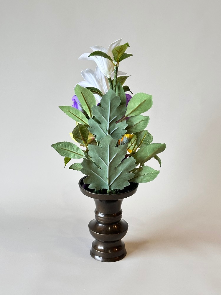 アーティフィシャルフラワー仏花（花丈22cm 下部のワイヤー含まず） 器