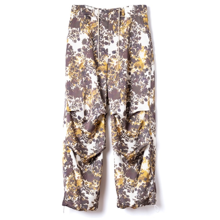 TAUPE / TPE HAZY FLOWER SATIN PARACHUTE PANTS