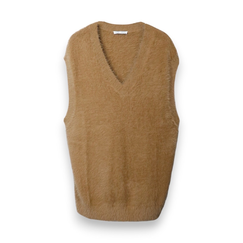 CMMN SWDN / CS VAL OVERSIZED V-NECK VEST FROM A SOFT FLUFFY YARN