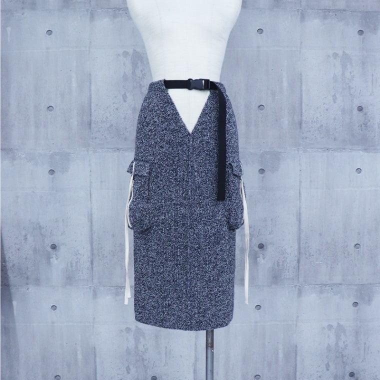 TAN / TAN BELTED V/LINE KNITED SKIRT