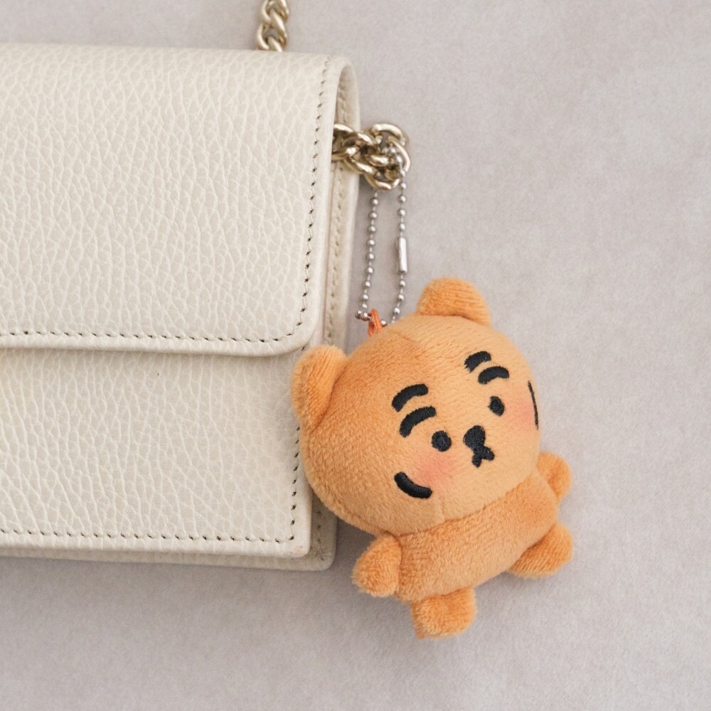 韓国　キーリング HUNTRIXキーチェーン3個セット、ルミ、ミラ、ゾーイ、Kポップ