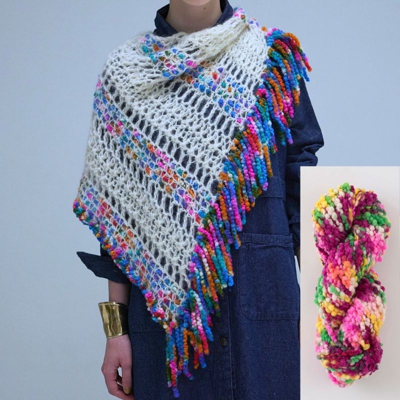 フリンジ付き三角ショール　（105）