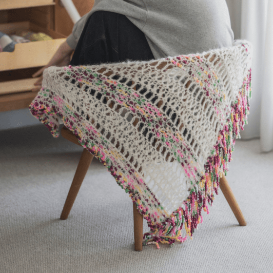 【糸セット】「Enjoy Keitoあみものダイアリー」 P.22 フリンジ付き三角ショール