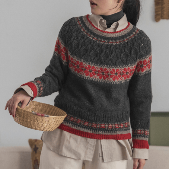 【糸セット】「Enjoy Keitoあみものダイアリー」 P.30 編み込み×透かし模様の丸ヨークプルオーバー