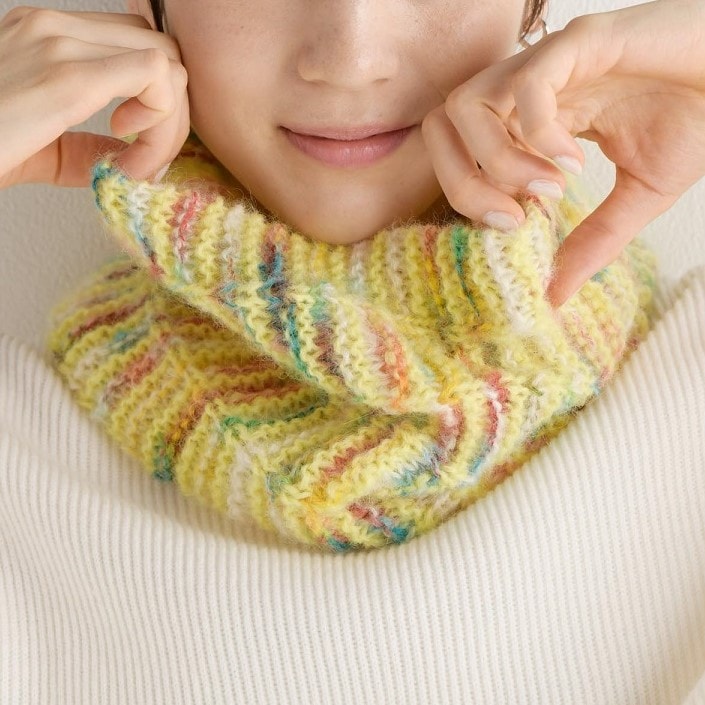 【糸セット】「毛糸だま2024冬」P.44でこぼこガーターのスヌード(サンプルカラー)