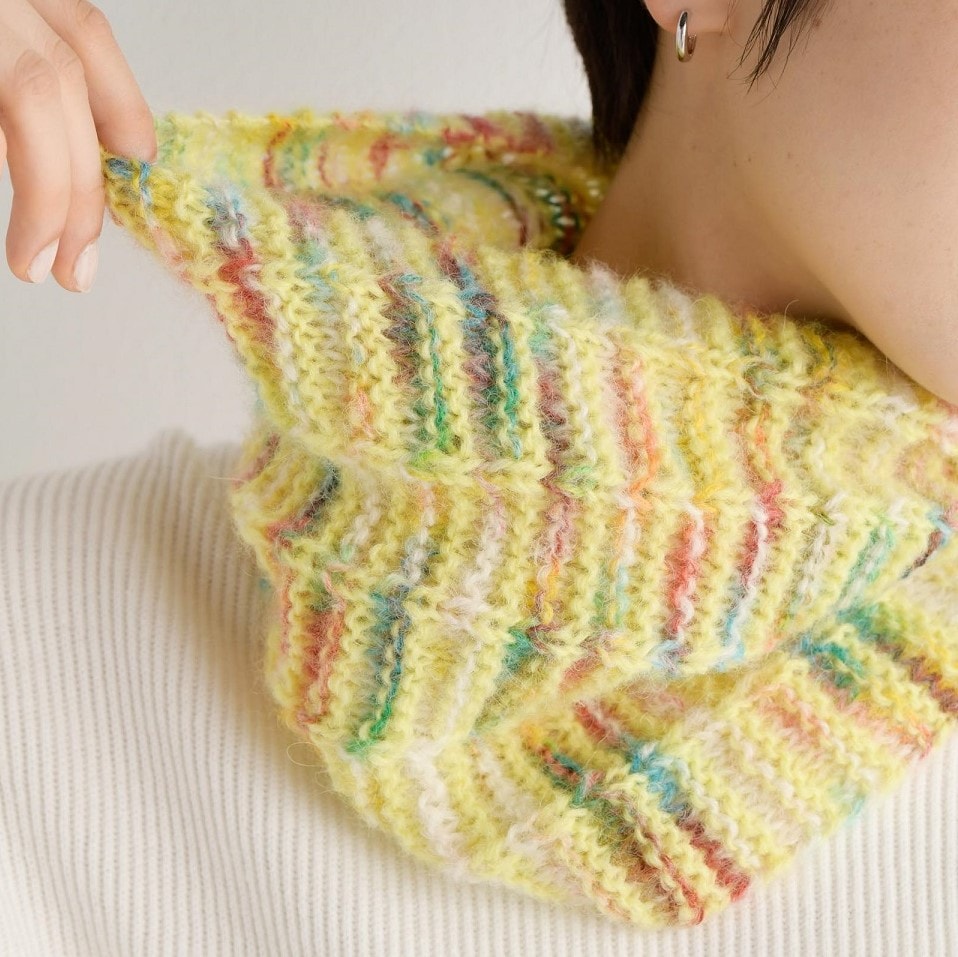 【糸セット】「毛糸だま2024冬」P.44でこぼこガーターのスヌード(サンプルカラー)