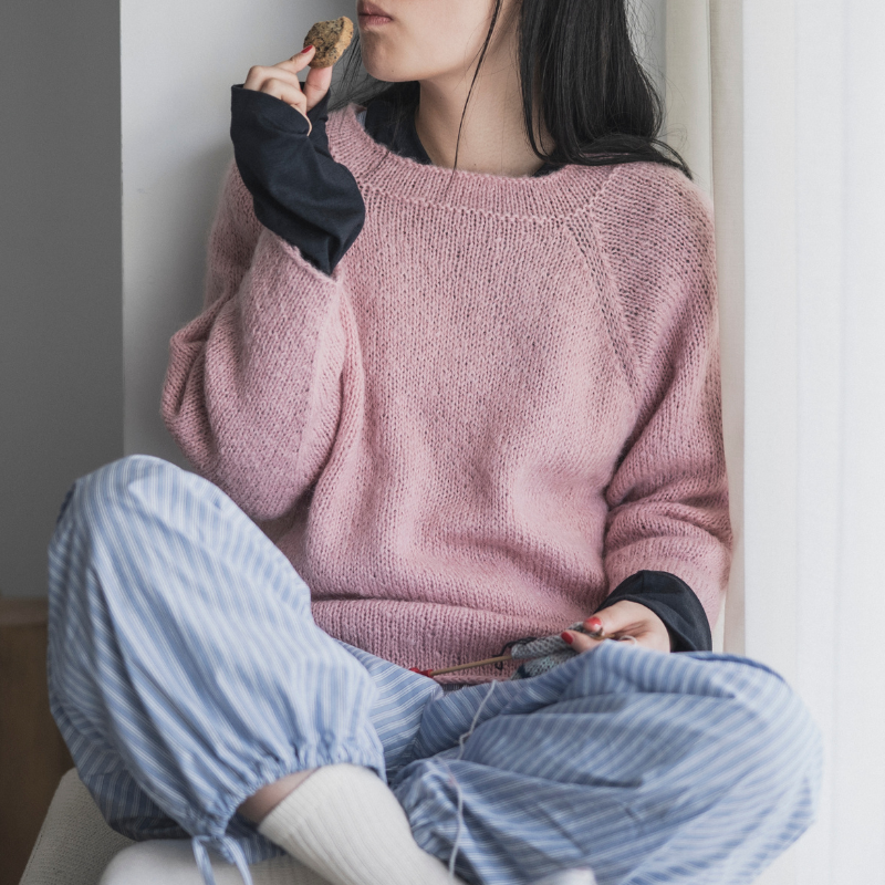 【糸セット】「Enjoy Keitoあみものダイアリー」P.10シンプルなラグランプルオーバー