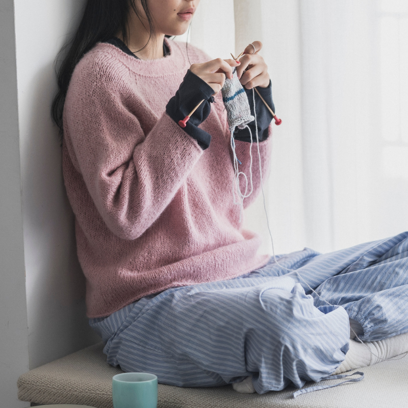 【糸セット】「Enjoy Keitoあみものダイアリー」P.10シンプルなラグランプルオーバー