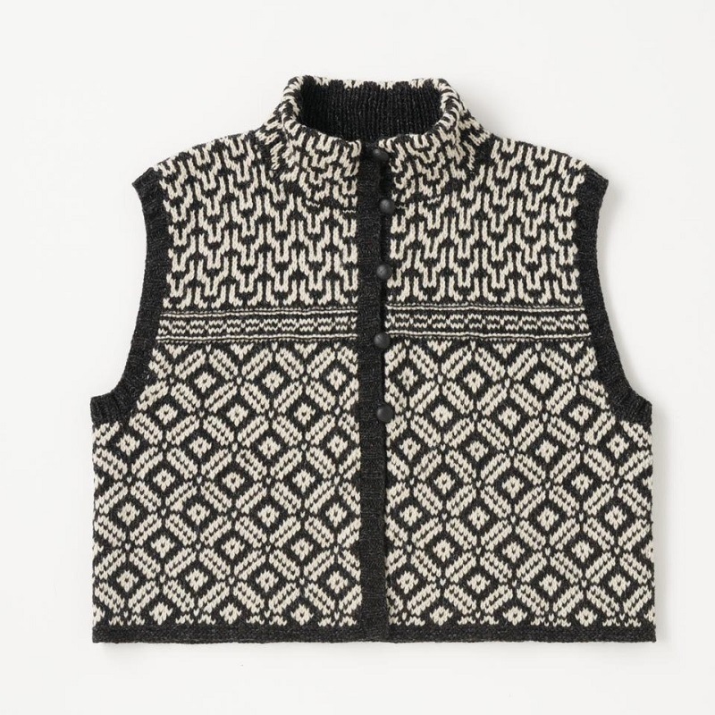 【糸セット】「毛糸だま2024冬」P.24モノトーン編み込みのゆったりベスト（S/M/L/XL共通）