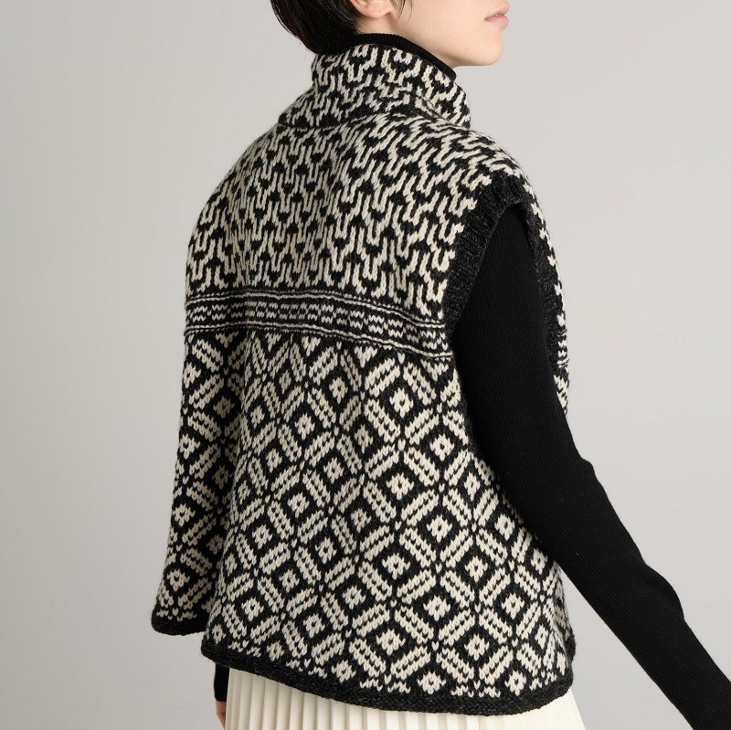 【糸セット】「毛糸だま2024冬」P.24モノトーン編み込みのゆったりベスト（S/M/L/XL共通）