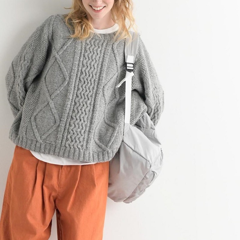 【糸セット】「毛糸だま2024冬」P.11後ろあきプルオーバー（サンプルカラー）