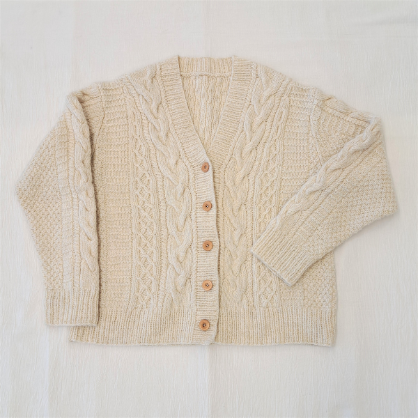 【Keitoキット】「カムバックのアランカーディガン」（01クロ）