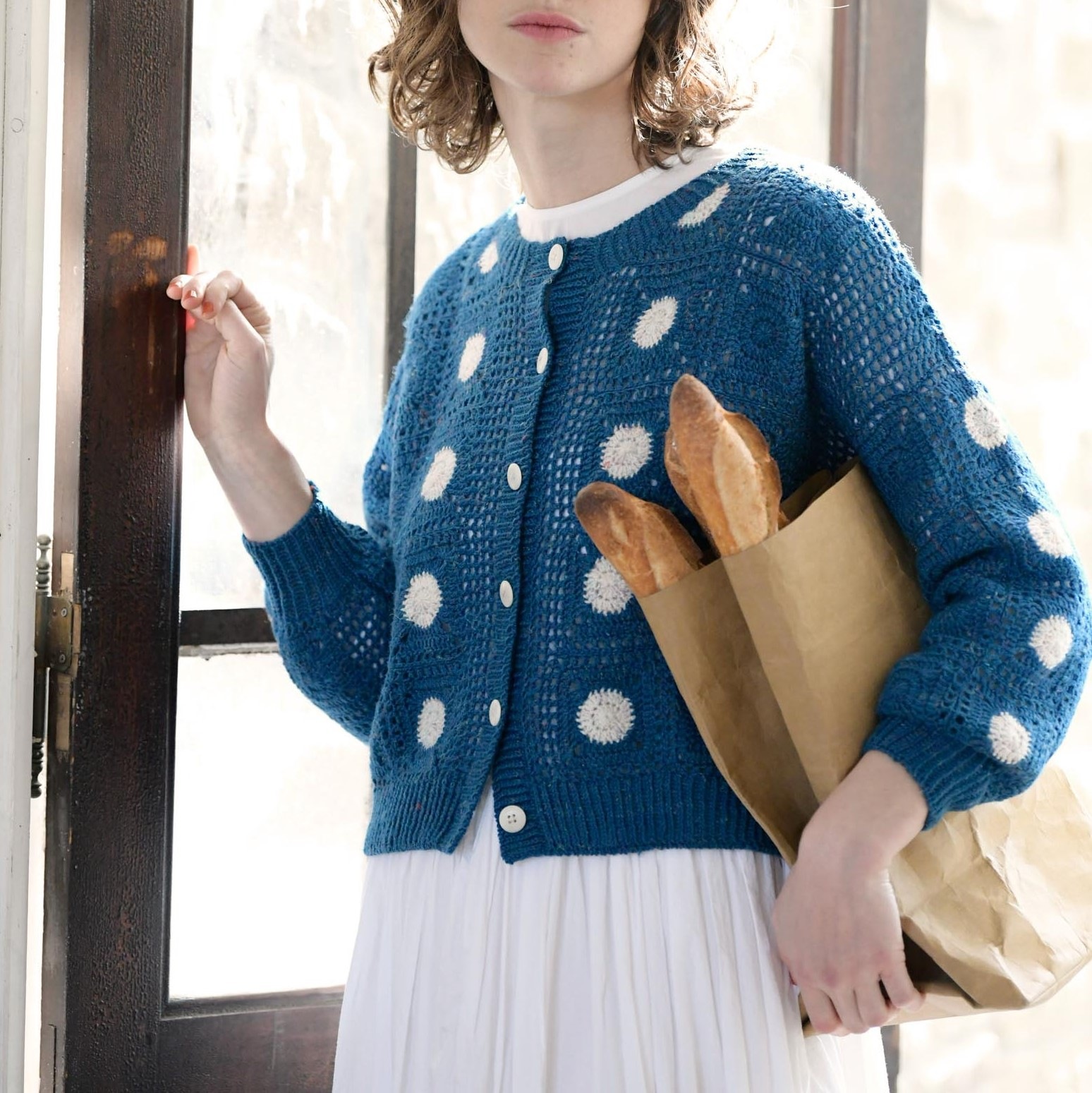 【糸セット】「毛糸だま2025春」P.19白いドットとブルーのカーディガン
