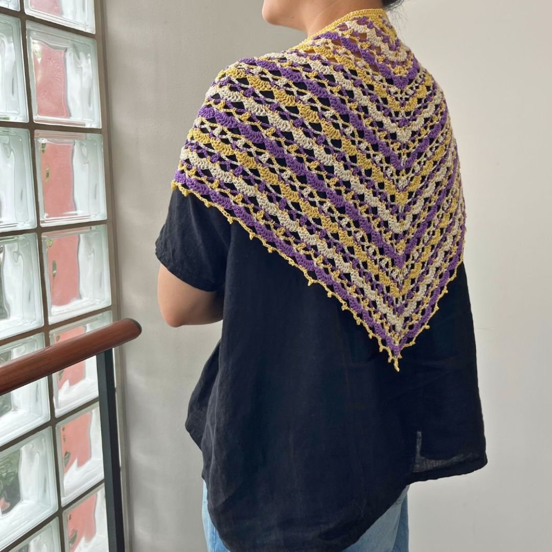 【Keitoキット】ケーブル5で編むかぎ針編みの三角ショール(サンプルカラー)