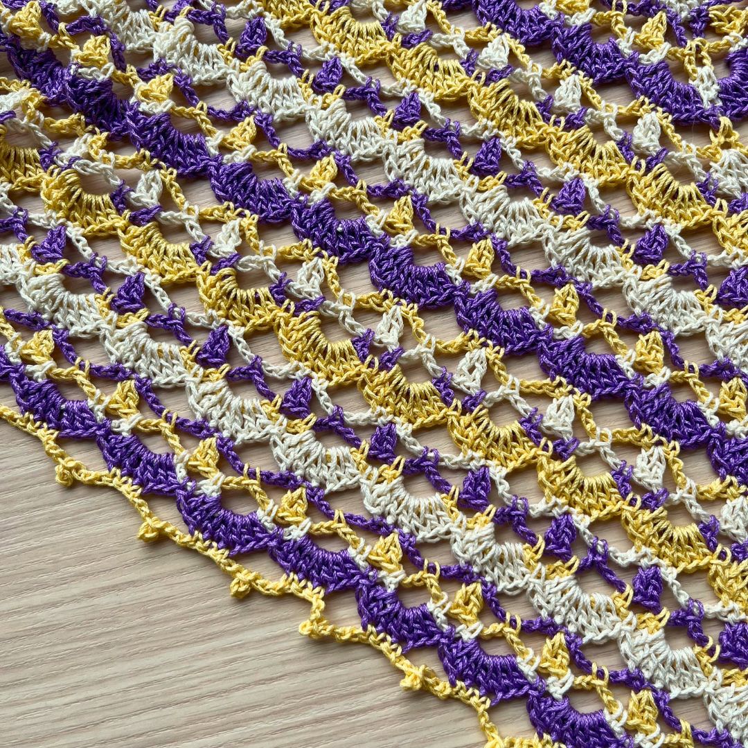 【Keitoキット】ケーブル5で編むかぎ針編みの三角ショール（クラシック） 