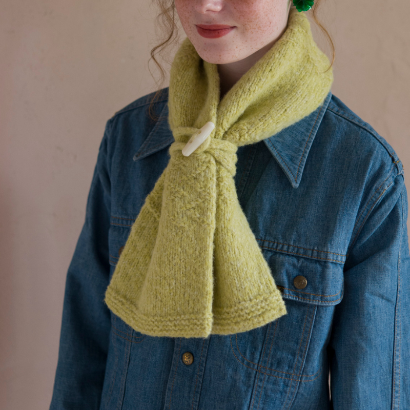 【糸セット】「毛糸だま2025秋」P.40トグルボタンのリボンマフラー（サンプルカラー）