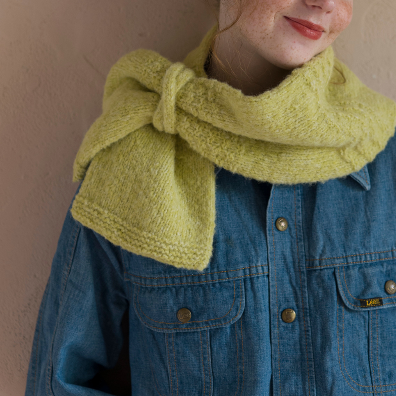 【糸セット】「毛糸だま2025秋」P.40トグルボタンのリボンマフラー（サンプルカラー）