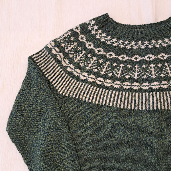 【Keitoキット】「丸ヨークのあったかセーター」（05キ×07ブルー）