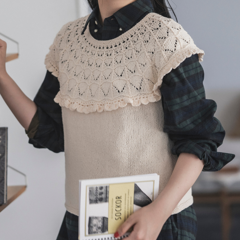 【糸セット】「Enjoy Keitoあみものダイアリー」 P.06 透かし模様の丸ヨークプル