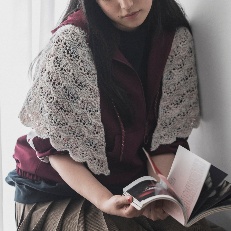 【糸セット】「Enjoy Keitoあみものダイアリー」 P.16 透かし編みの三角ショール