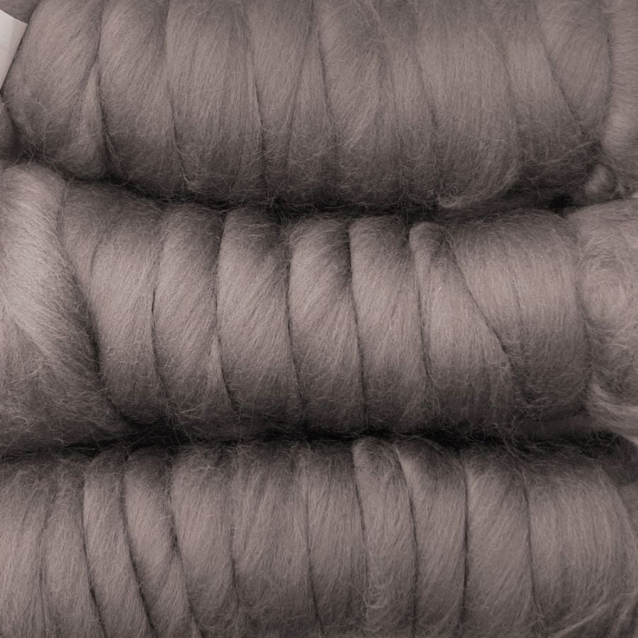 【デビューSALE 10％OFF】金の羊染めメリノウール 64's ピューター