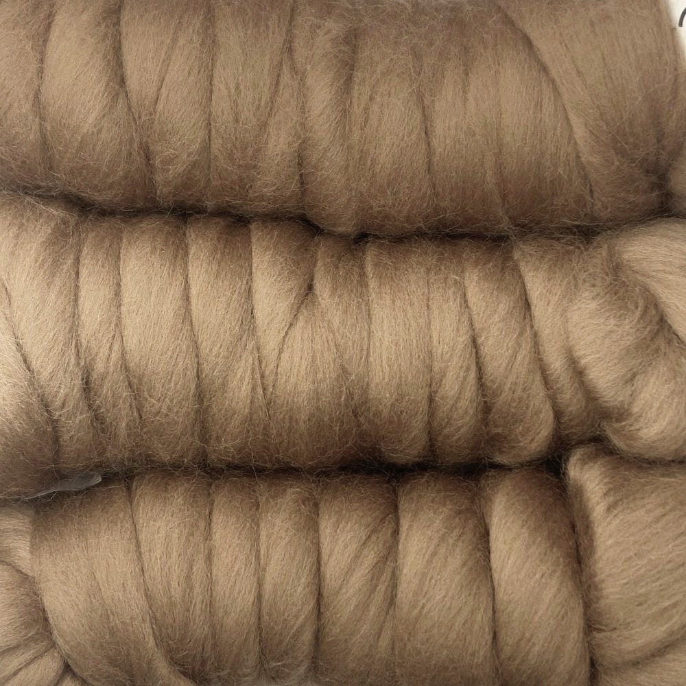 金の羊染めメリノウール 64's ミルクティー