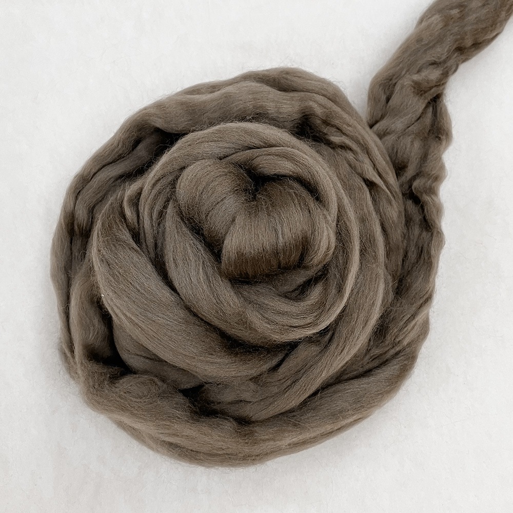 金の羊染めメリノウール 64's グレージュ