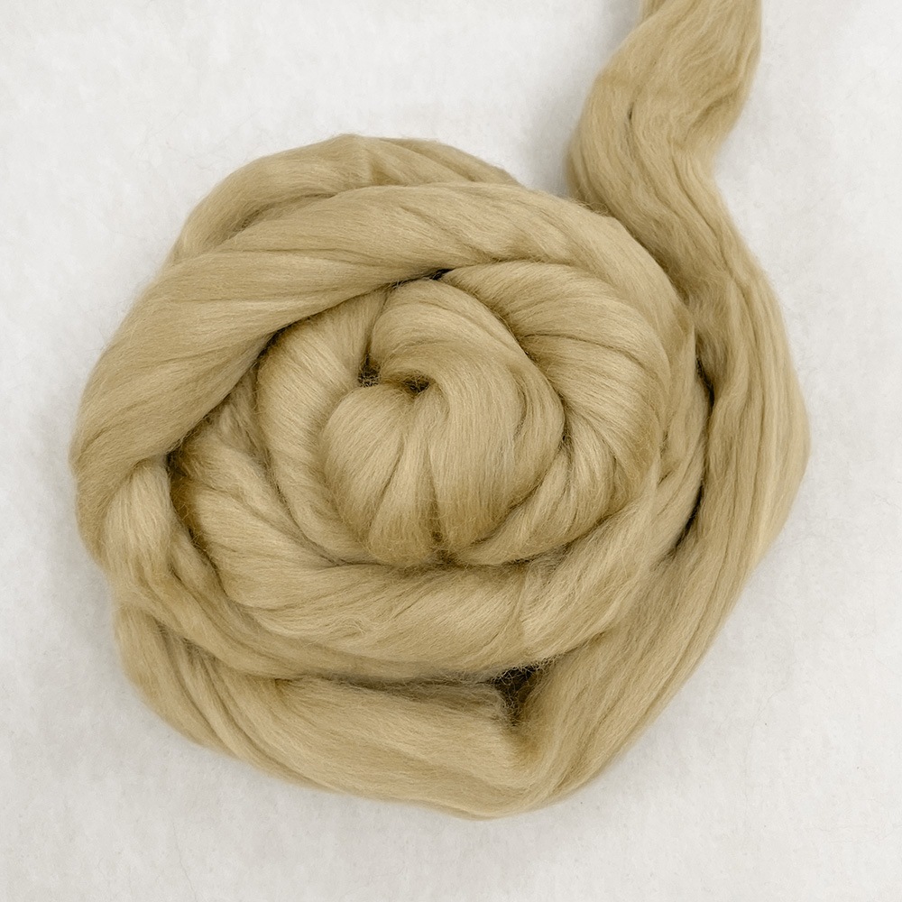 金の羊染めメリノウール 64's シャンパン