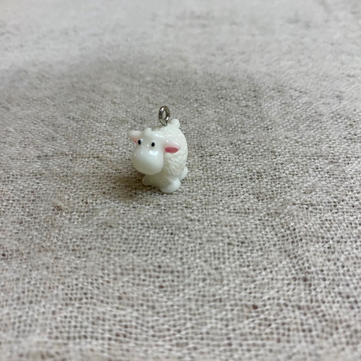 チャーム羊  レジン A　白