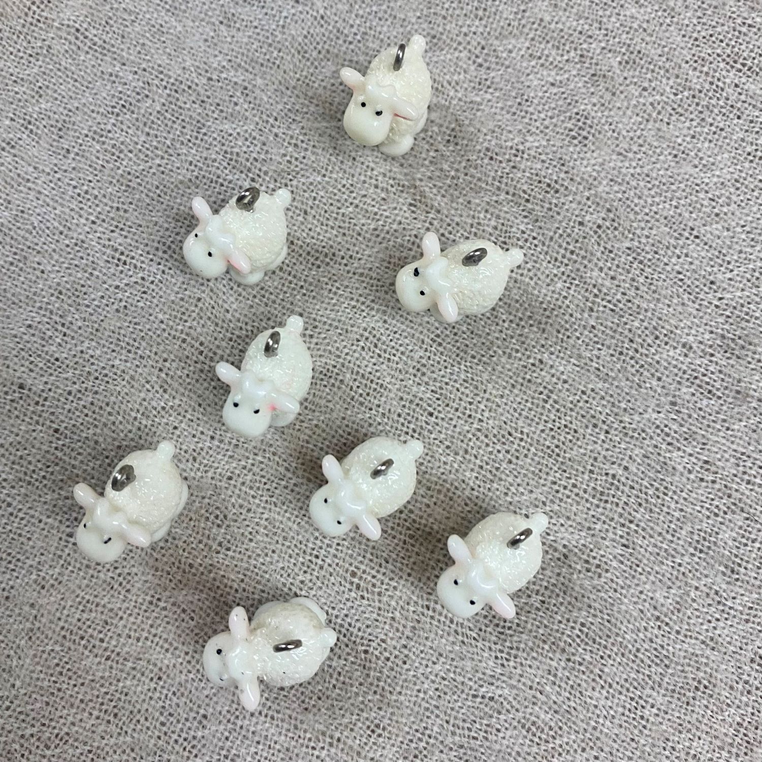 チャーム羊  レジン A　白