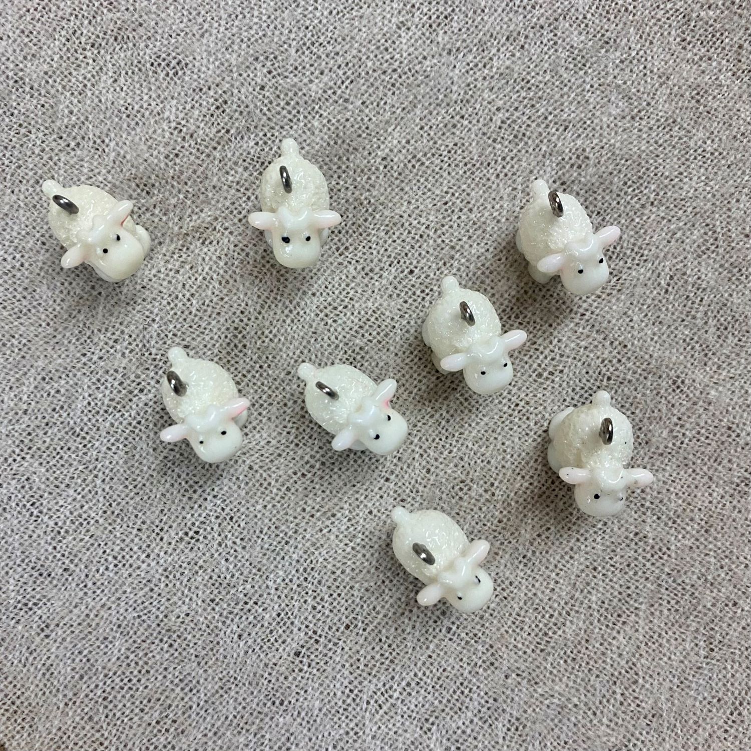 チャーム羊  レジン A　白