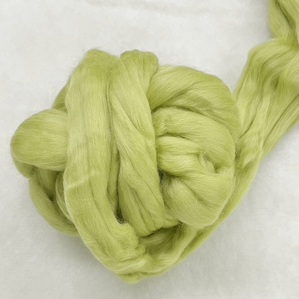 金の羊染めメリノウール 64's ピスタチオ