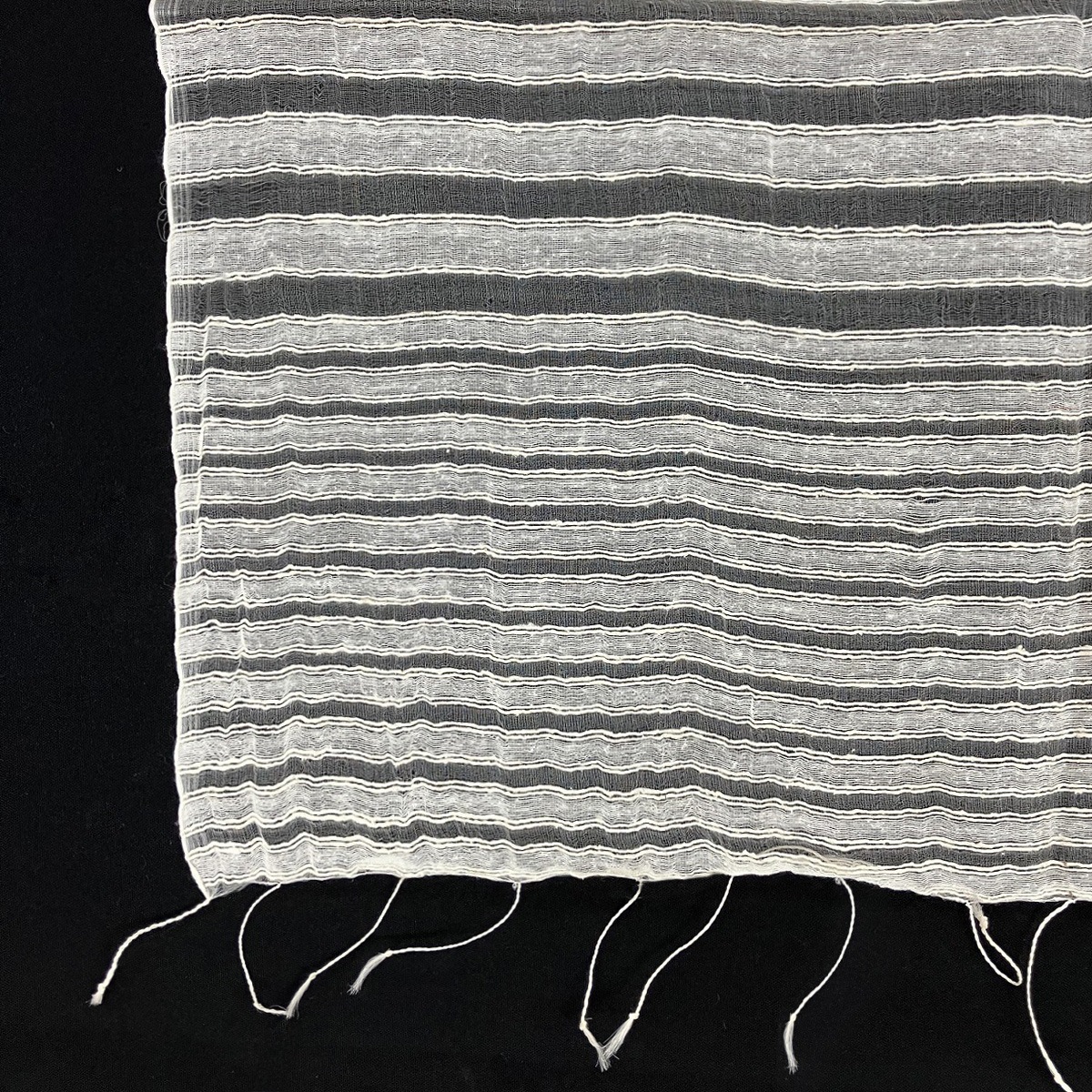 74A.絹織り飛び縞ショール　45g　絹100%　房あり　