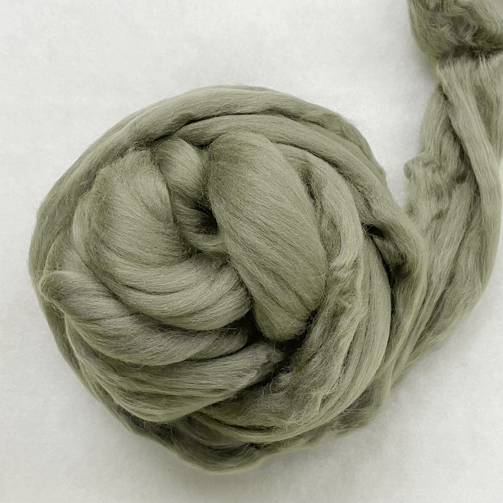 金の羊染めメリノウール 64's アッシュグリーン