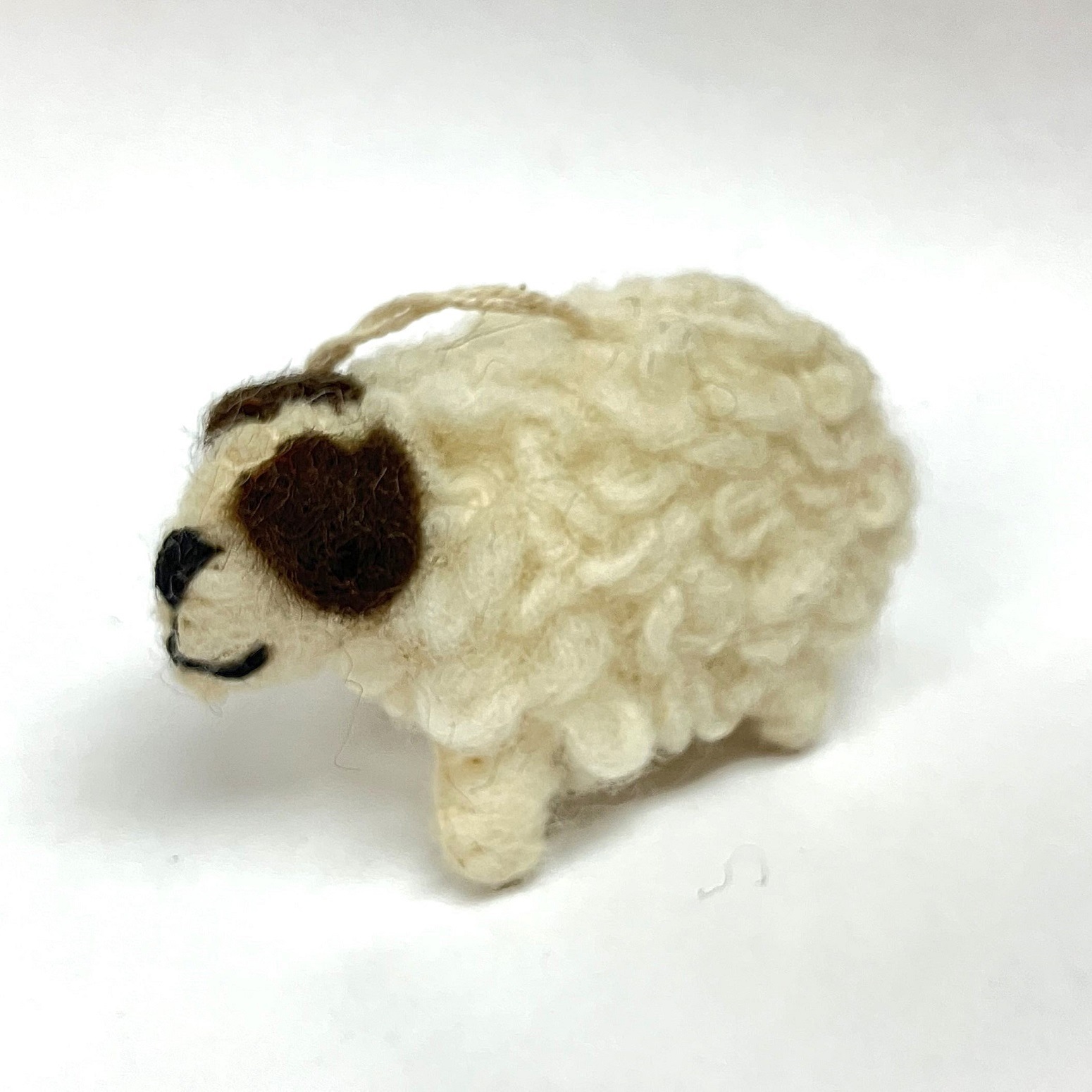 ウールひつじのストラップ 白 約7cm ｜ワークショップ金の羊