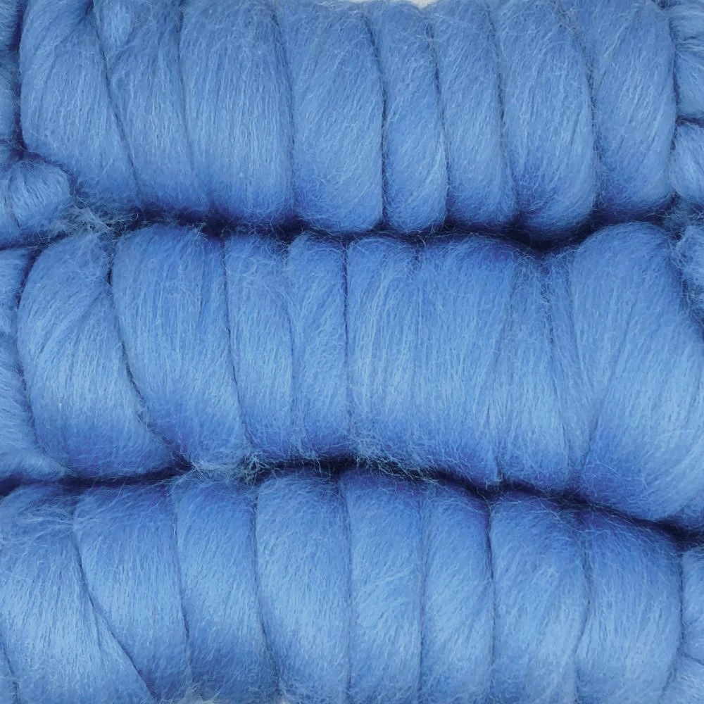 金の羊染めメリノウール 64's コーンフラワー