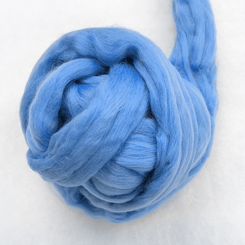 金の羊染めメリノウール 64's コーンフラワー